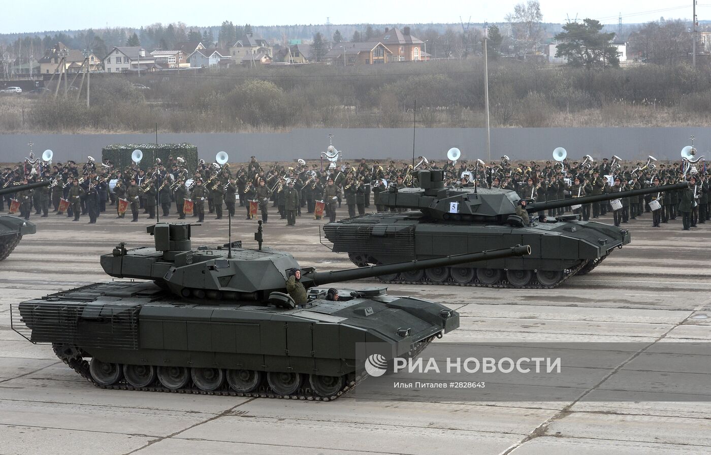 Тренировки в Подмосковье перед военным парадом 9 мая