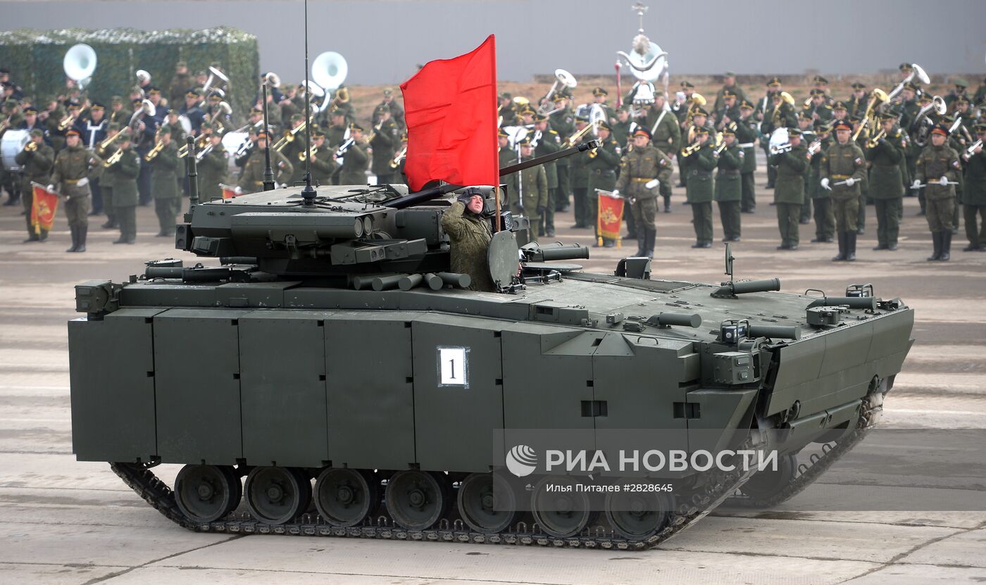 Тренировки в Подмосковье перед военным парадом 9 мая