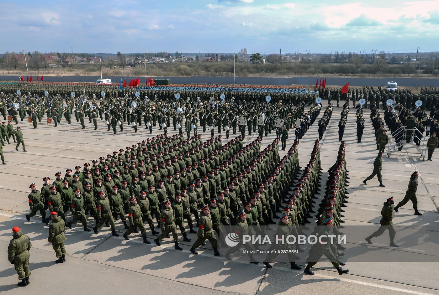 Тренировки в Подмосковье перед военным парадом 9 мая