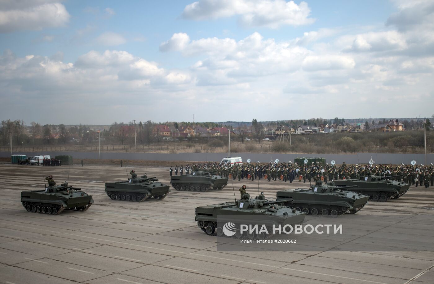 Тренировки в Подмосковье перед военным парадом 9 мая