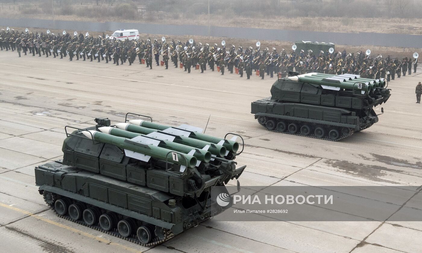 Тренировки в Подмосковье перед военным парадом 9 мая