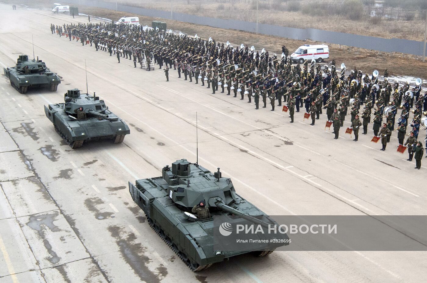 Тренировки в Подмосковье перед военным парадом 9 мая