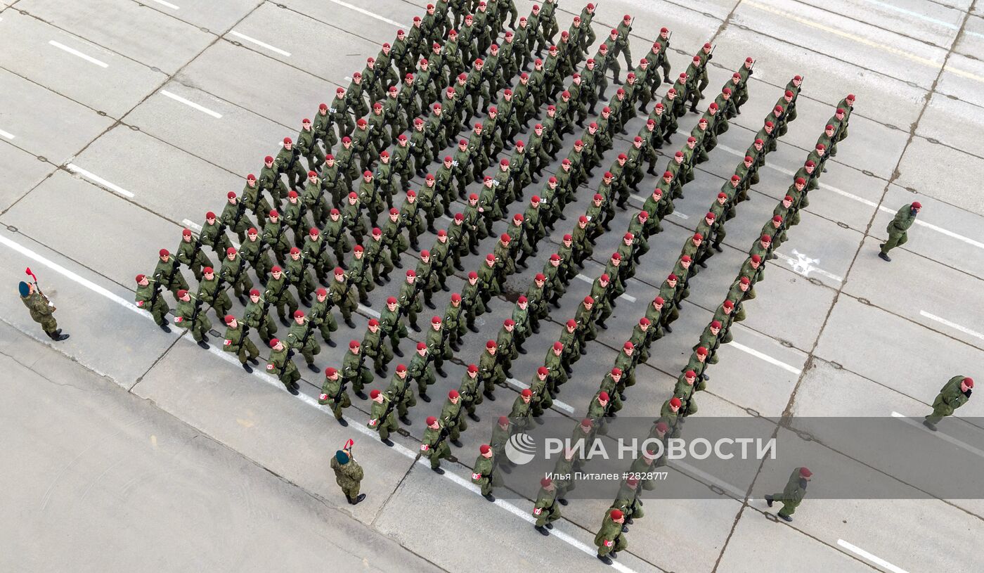 Тренировки в Подмосковье перед военным парадом 9 мая