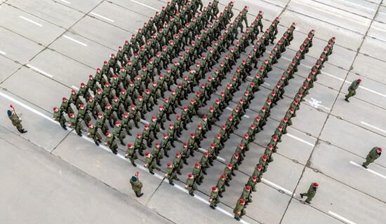 Тренировки в Подмосковье перед военным парадом 9 мая