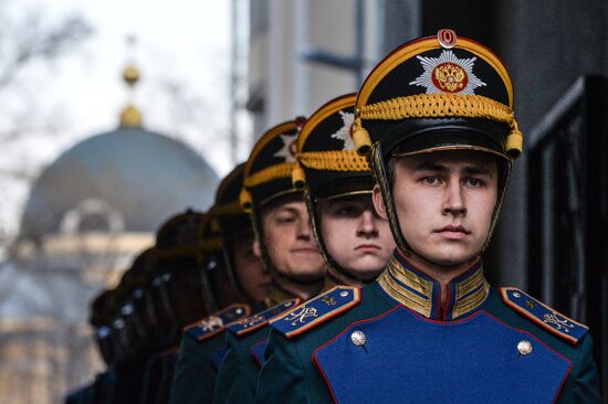 Выступление солдат президентского полка