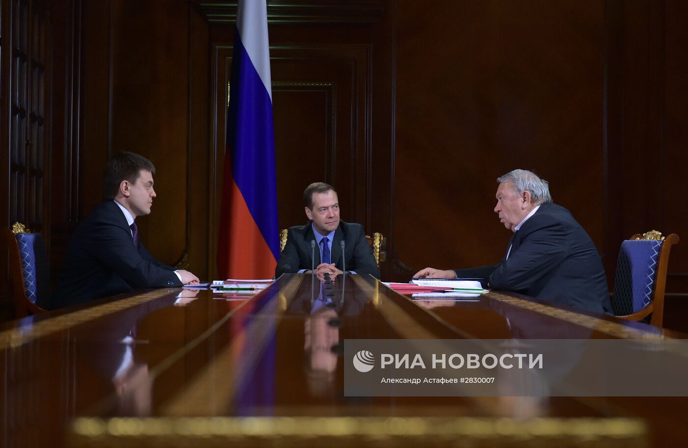 Премьер-министр РФ Д. Медведев встретился с президентом РАН В. Фортовым и главой ФАНО М. Котюковым