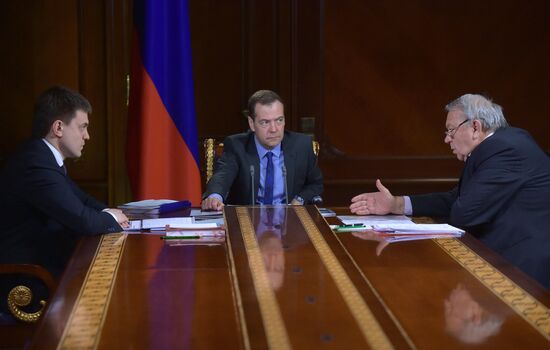 Премьер-министр РФ Д. Медведев встретился с президентом РАН В. Фортовым и главой ФАНО М. Котюковым