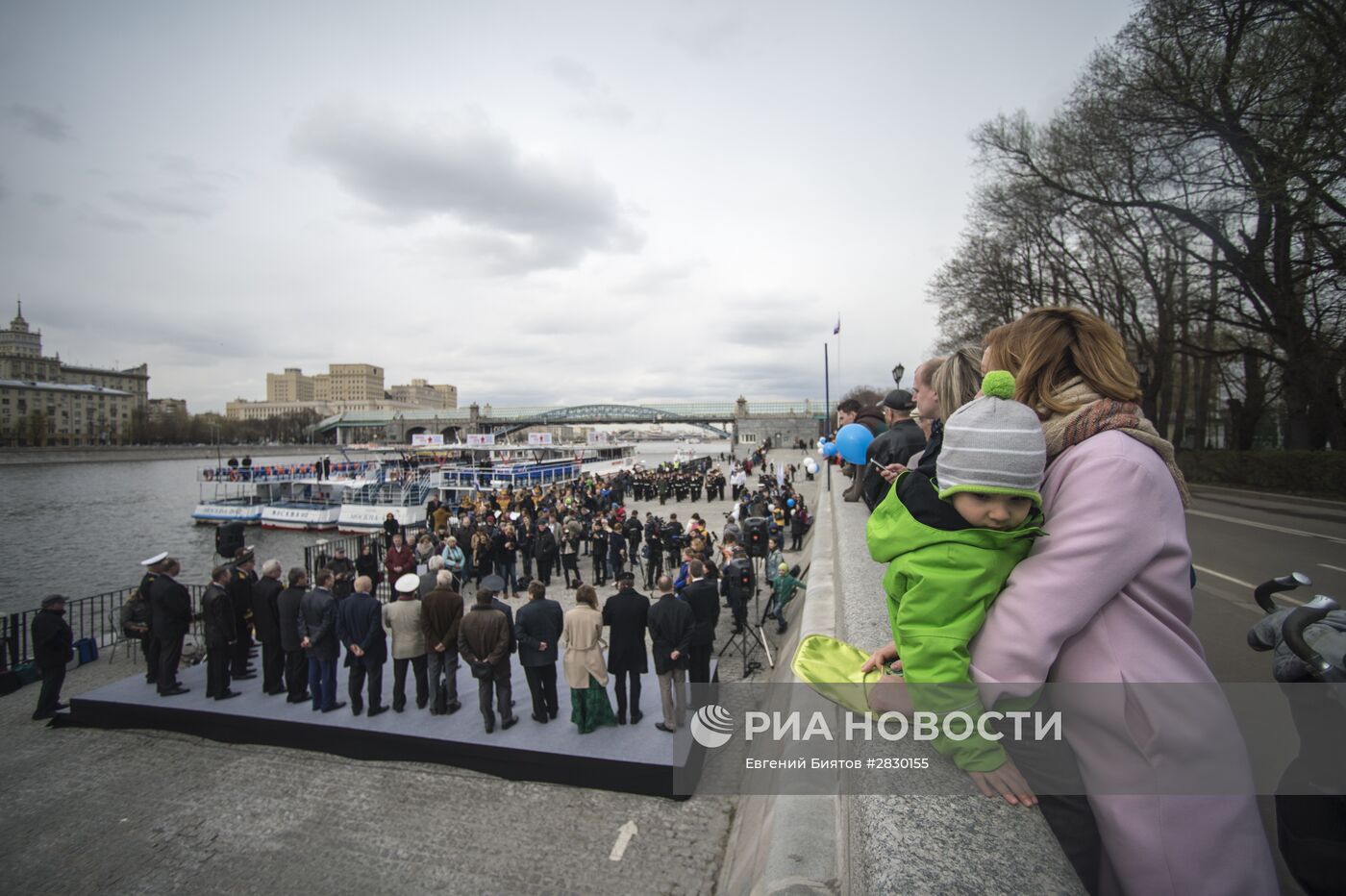 Парад пассажирских теплоходов в Москве