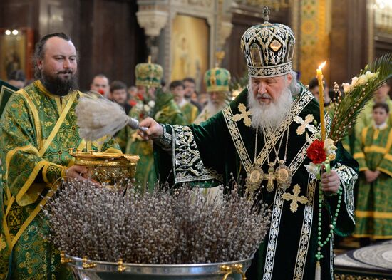 Патриаршее служение в канун Вербного воскресенья в Храме Христа Спасителя в Москве