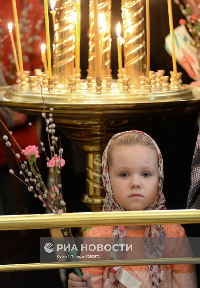 Патриаршее служение в канун Вербного воскресенья в Храме Христа Спасителя в Москве