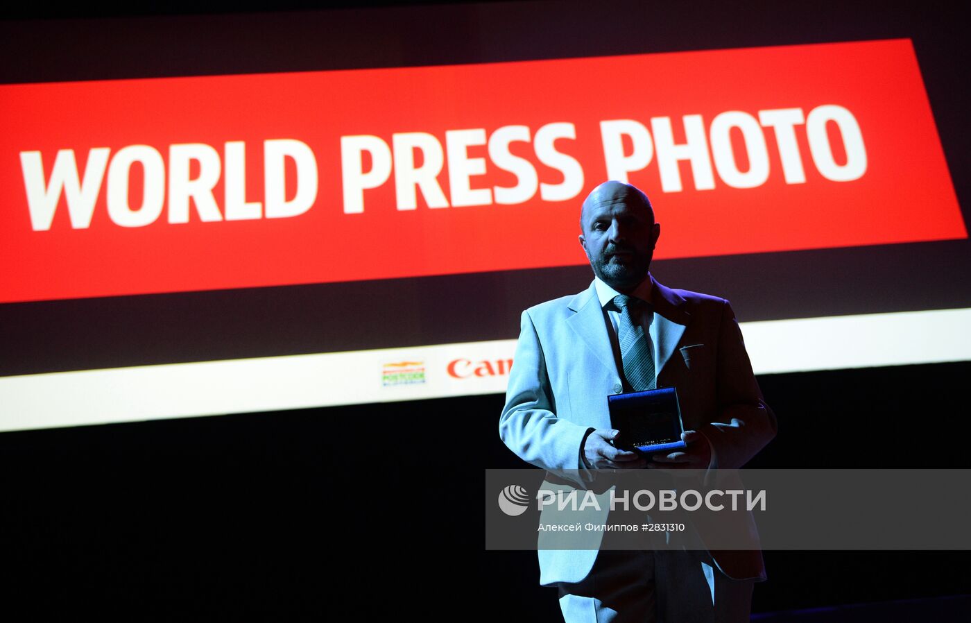 Фотокорреспонденту МИА "Россия сегодня" В. Песне вручили премию World Press Photo