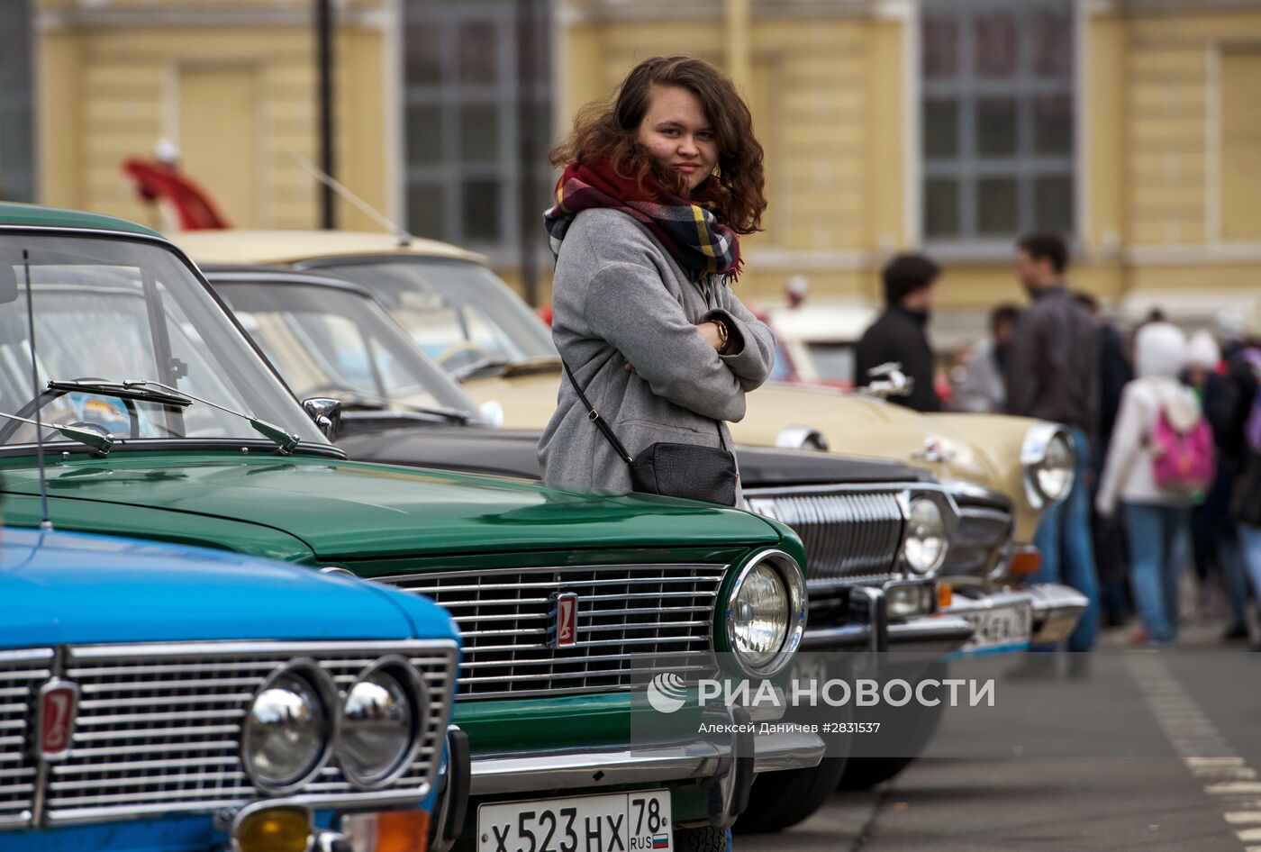 Выставка ретро-автомобилей в Санкт-Петербурге