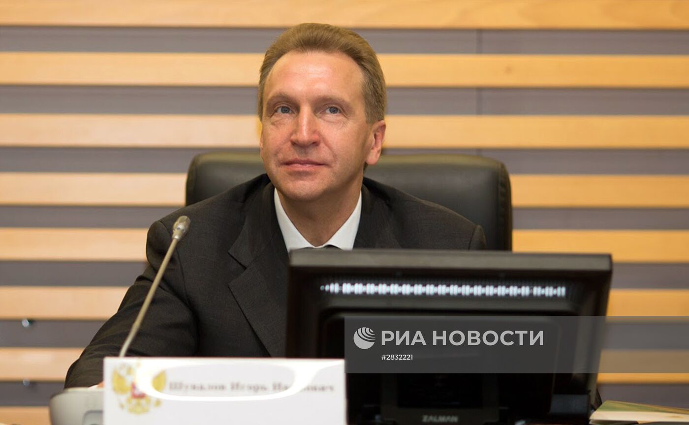Первый вице-премьер И. Шувалов представил нового главу Росимущества Д. Пристанскова