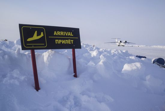 Дрейфующий ледовый лагерь "Барнео" в Арктике