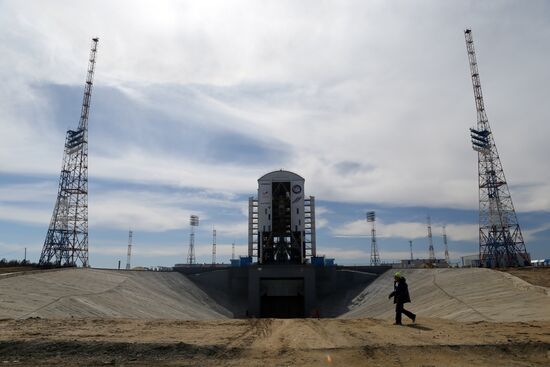 Первый запуск ракеты с нового российского космодрома "Восточный" перенесен