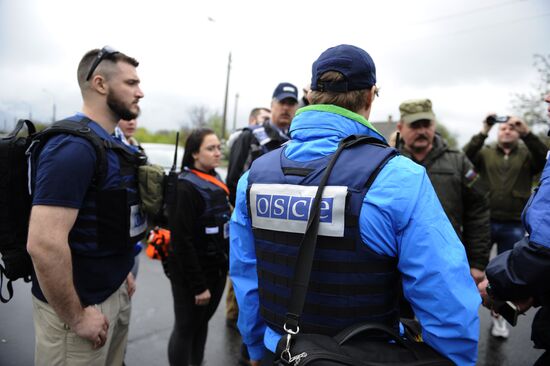 Обстрел КПП "Еленовка" в Донецкой области украинскими силовиками