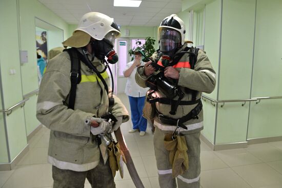 Учения МЧС по борьбе с пожарами в городах России