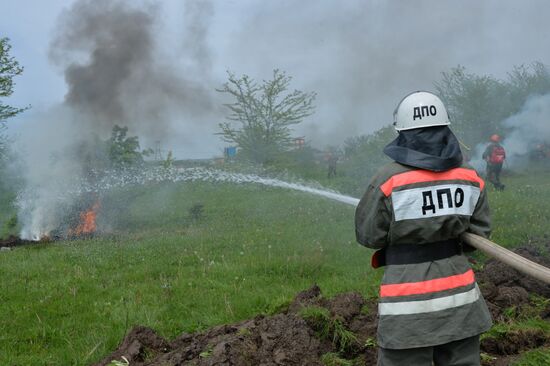 Учения МЧС по борьбе с пожарами в регионах России