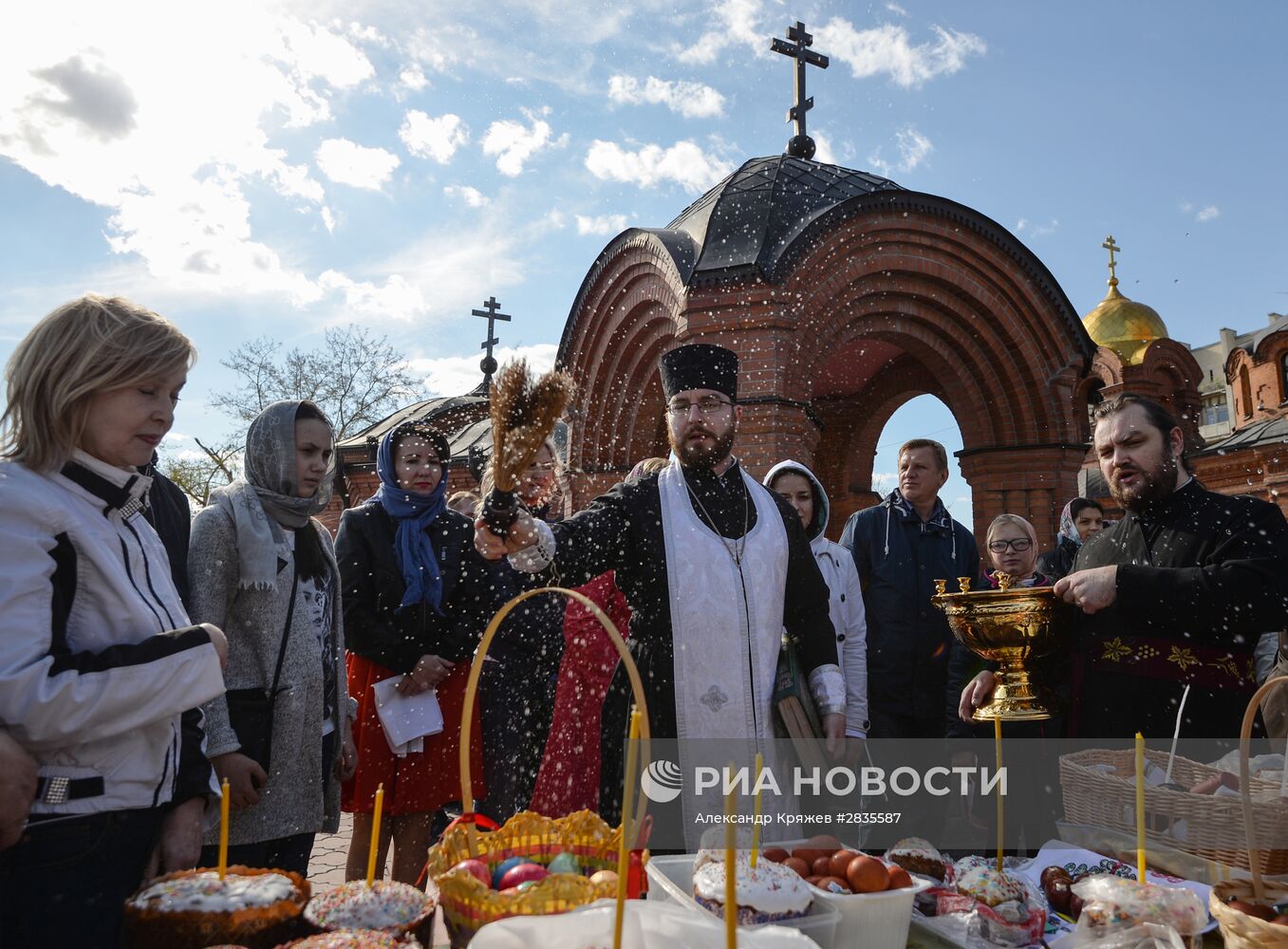 Освящение куличей и пасхальных яиц в Великую субботу | РИА Новости Медиабанк