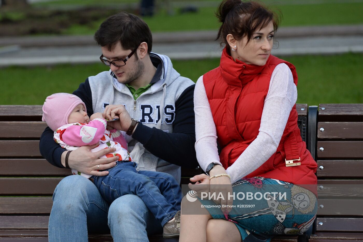Шествие ходулистов в рамках фестиваля "Между небом и землей"