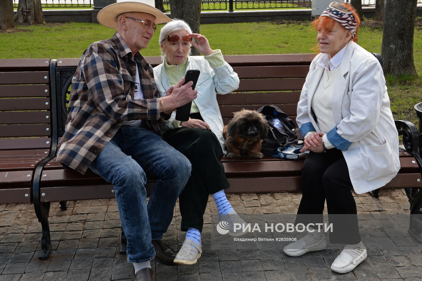 Шествие ходулистов в рамках фестиваля "Между небом и землей"