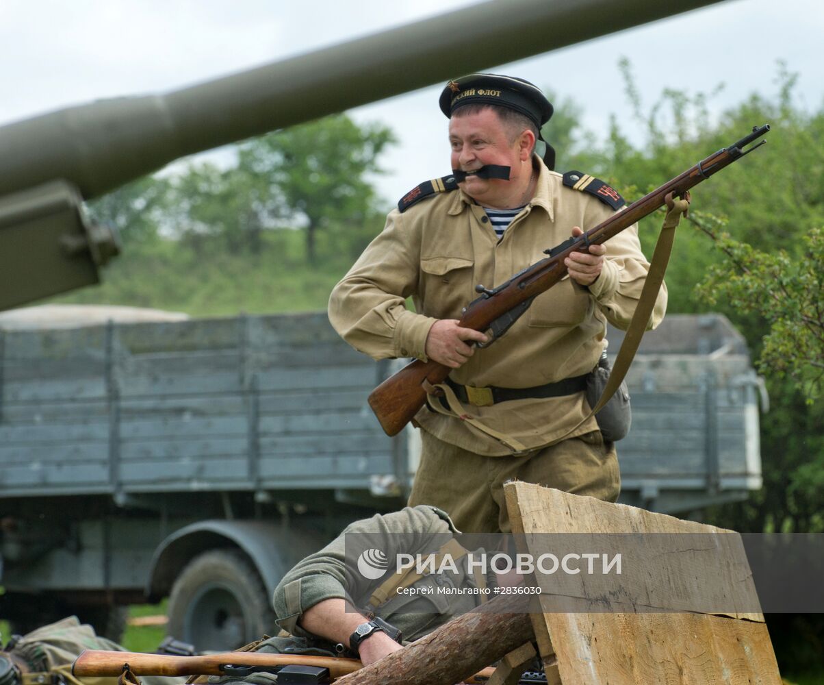 Реконструкция боев за освобождение Симферополя