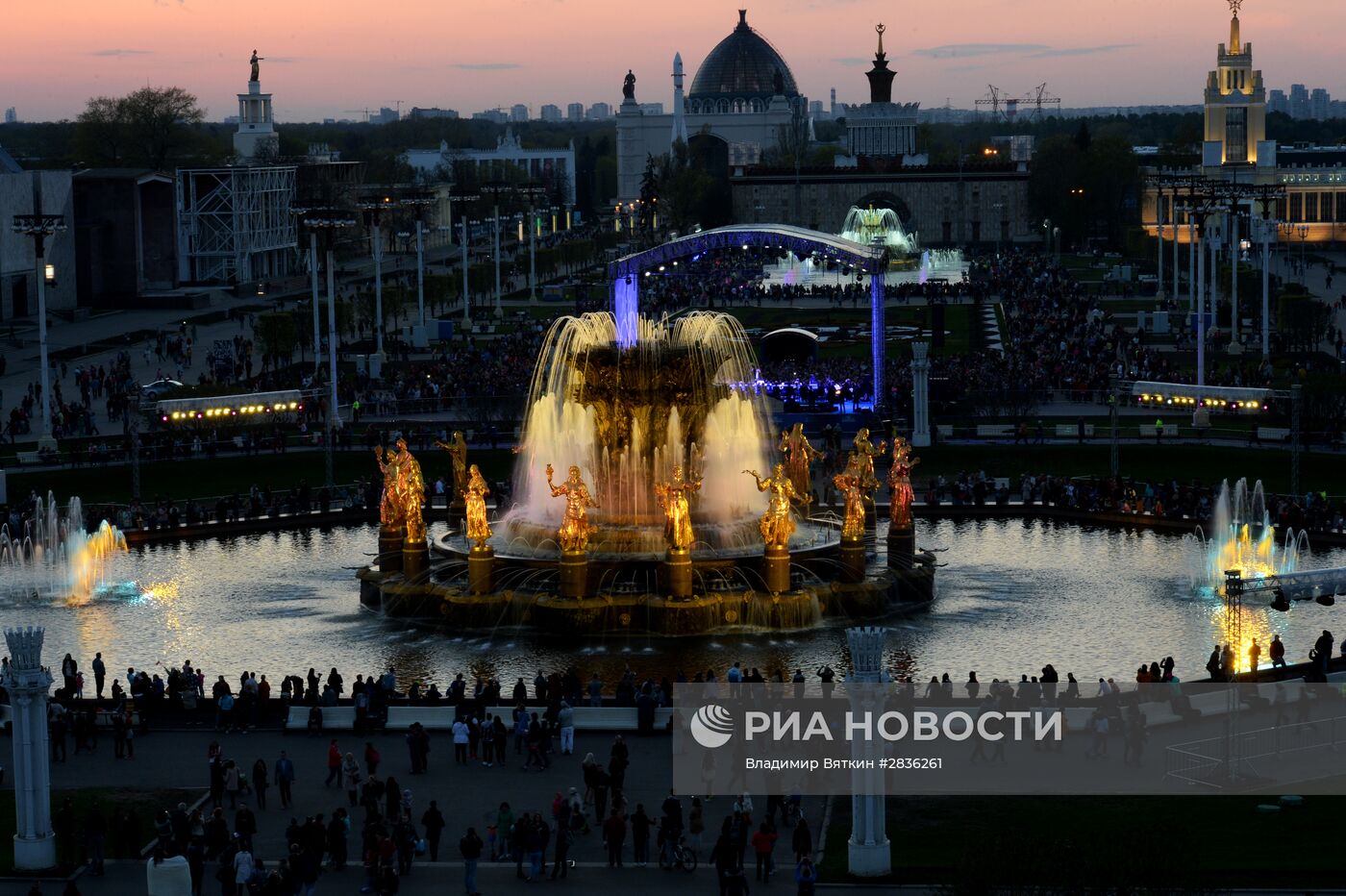 Запуск фонтанов на ВДНХ