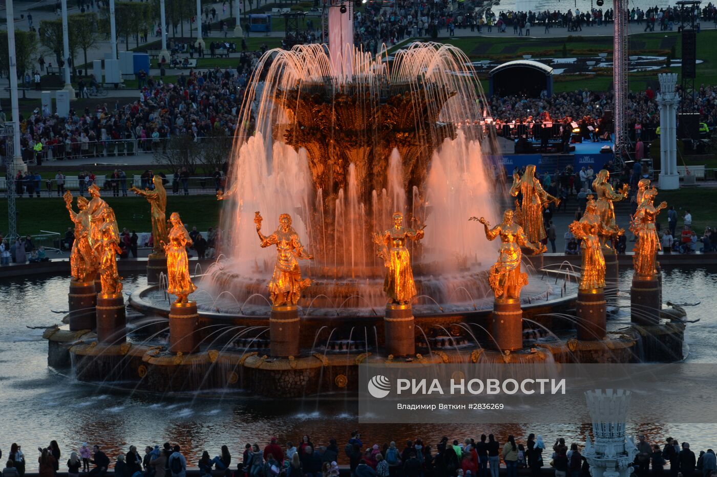 Запуск фонтанов на ВДНХ