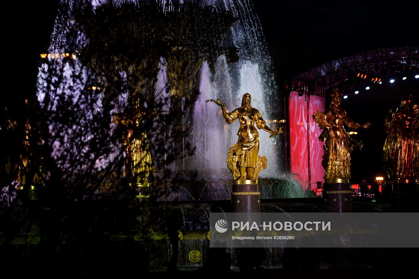 Запуск фонтанов на ВДНХ