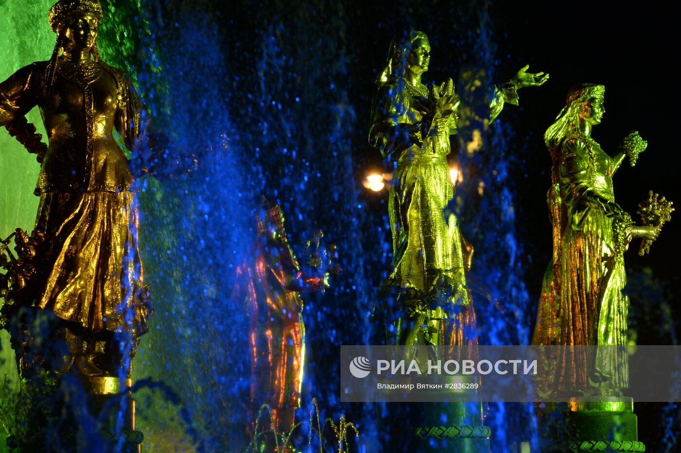 Запуск фонтанов на ВДНХ