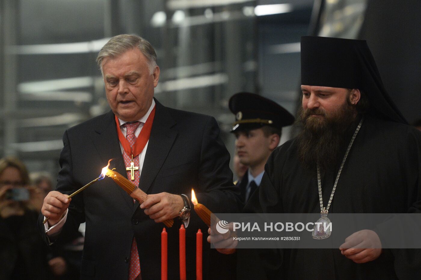 Встреча Благодатного огня в аэропорту Внуково