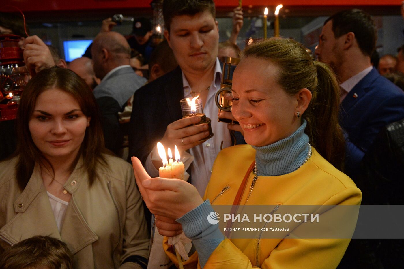 Встреча Благодатного огня в аэропорту Внуково