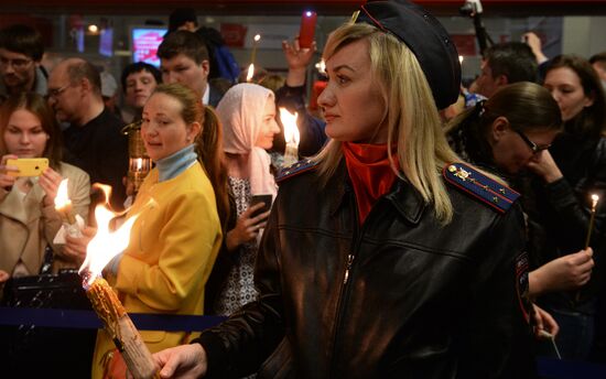 Встреча Благодатного огня в аэропорту Внуково