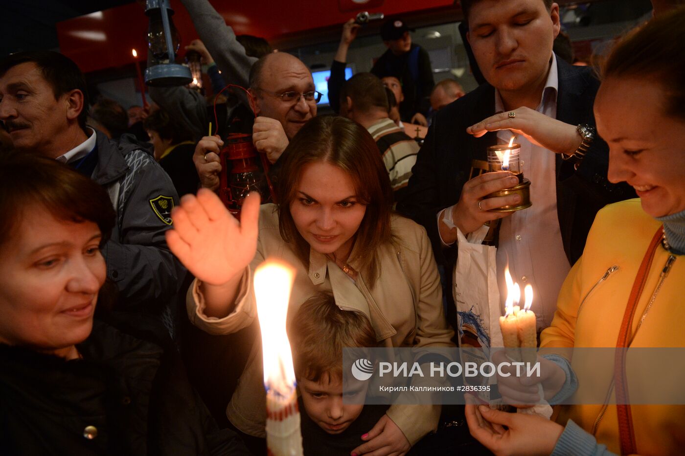 Встреча Благодатного огня в аэропорту Внуково