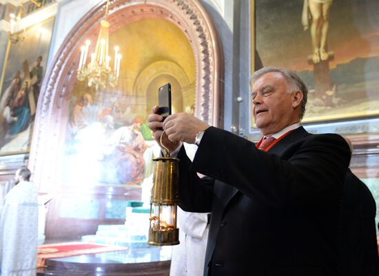 Пасхальное богослужение в храме Христа Спасителя в Москве