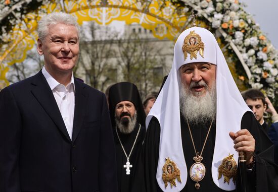 Патриарх Московский и всея Руси Кирилл и мэр Москвы С. Собянин посетили Пасхальную ярмарку