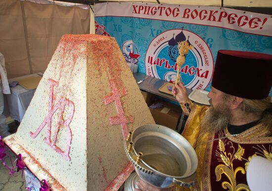Самая большая пасха России доставлена в Симферополь