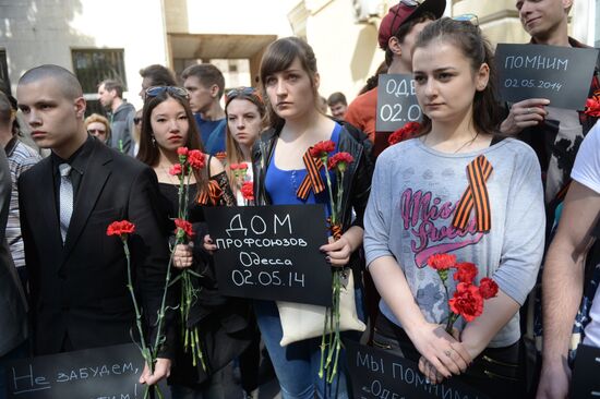 Акции в память о погибших при пожаре в одесском Доме профсоюзов в Москве