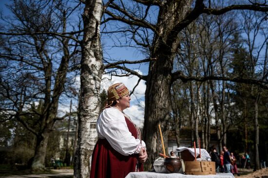 Праздник "Светлая седмица" в музее деревянного зодчества "Витославлицы" в Новгородской области