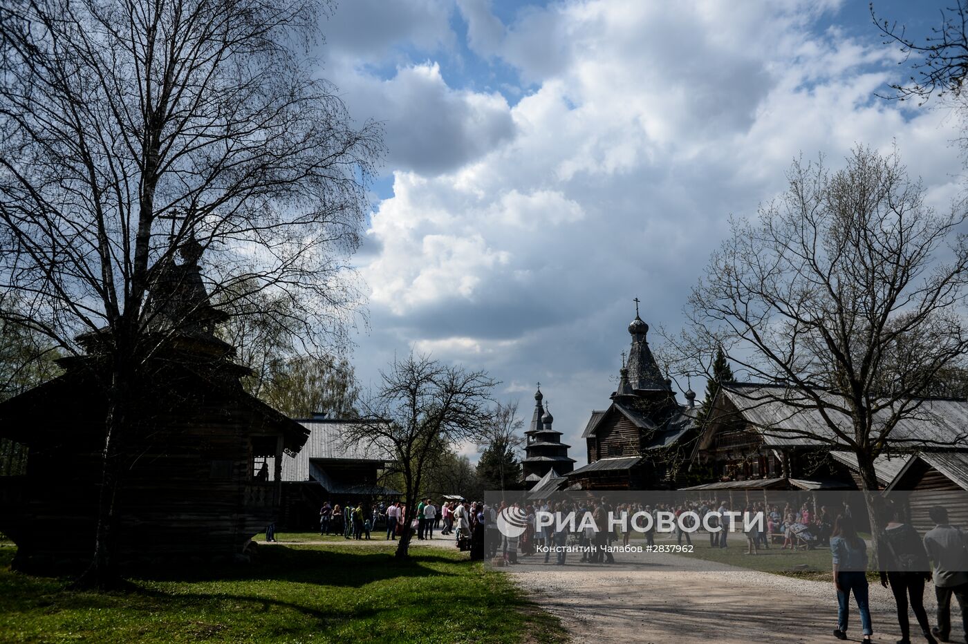 Праздник "Светлая седмица" в музее деревянного зодчества "Витославлицы" в Новгородской области