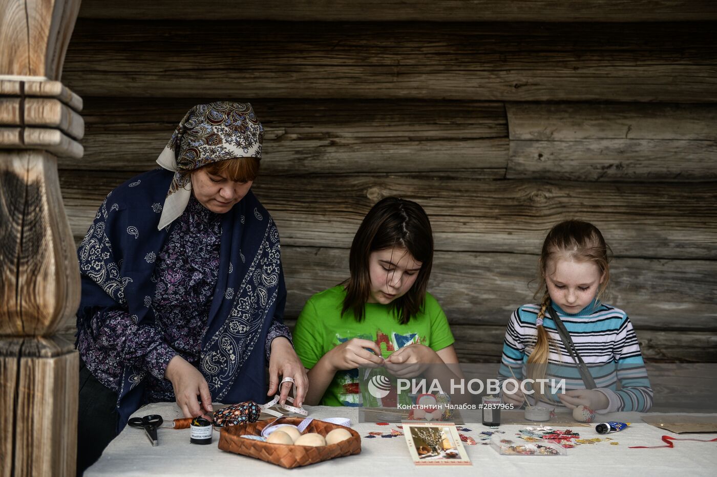 Праздник "Светлая седмица" в музее деревянного зодчества "Витославлицы" в Новгородской области