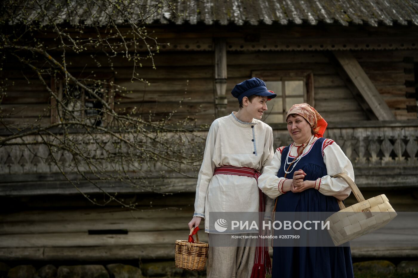 Праздник "Светлая седмица" в музее деревянного зодчества "Витославлицы" в Новгородской области