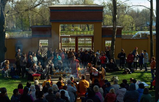 Буддийский ритуал умиротворения "Огненная пуджа" в Санкт-Петербургском дацане