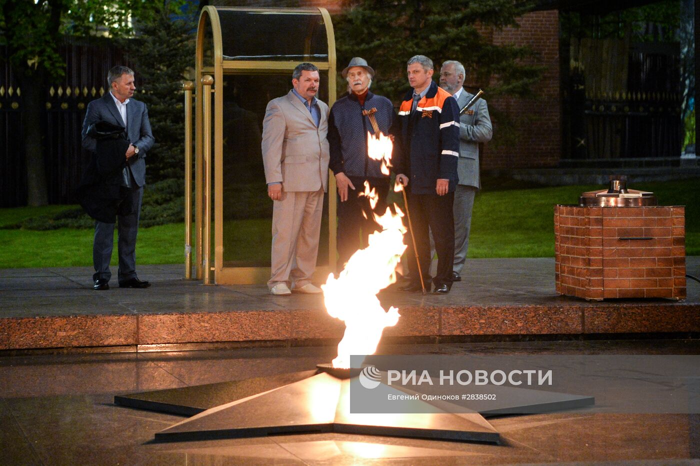 Профилактика горелки Вечного огня в Александровском саду