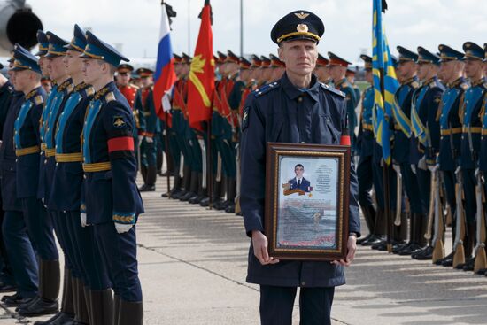 Тело погибшего в Сирии спецназовца А. Прохоренко отправили в Оренбург