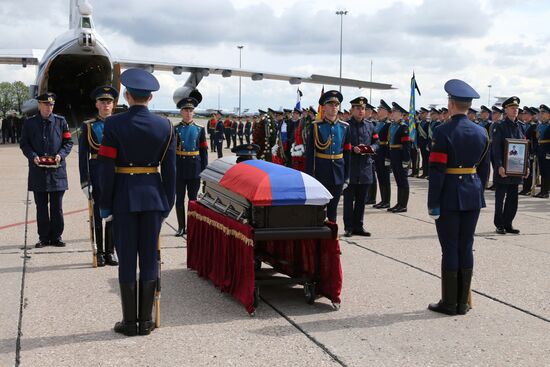 Тело погибшего в Сирии спецназовца А. Прохоренко отправили в Оренбург