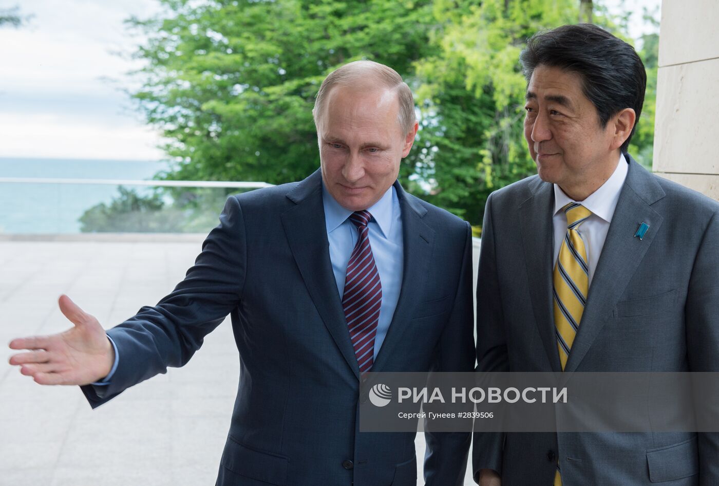 Встреча президента РФ В. Путина с премьер-министром Японии Синдзо Абэ