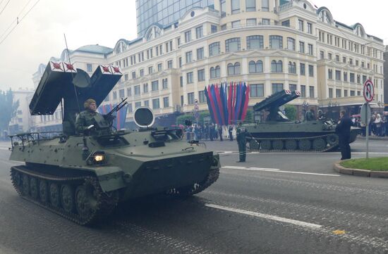 Генеральная репетиция военного парада в Донецке