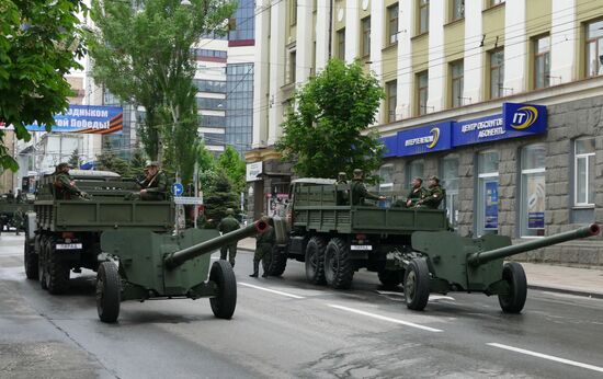 Генеральная репетиция военного парада в Донецке