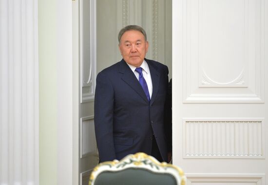 Президент РФ В. Путин встретился с президентом Казахстана Н. Назарбаевым